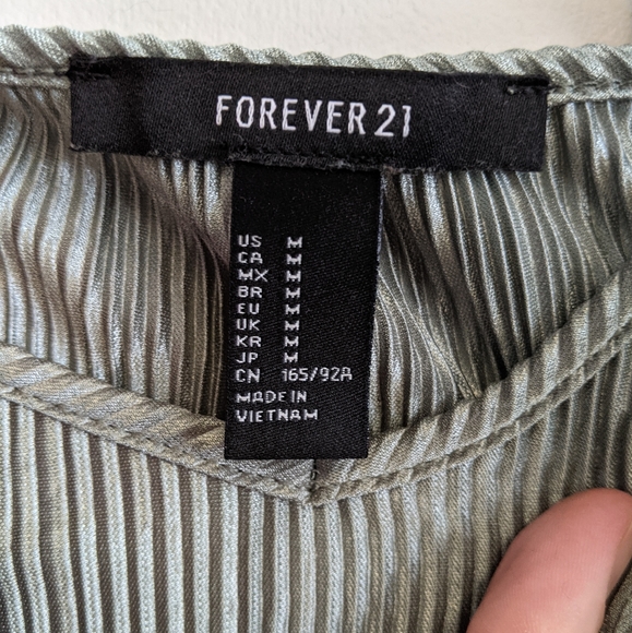 Light green dress - Picture 3 of 4